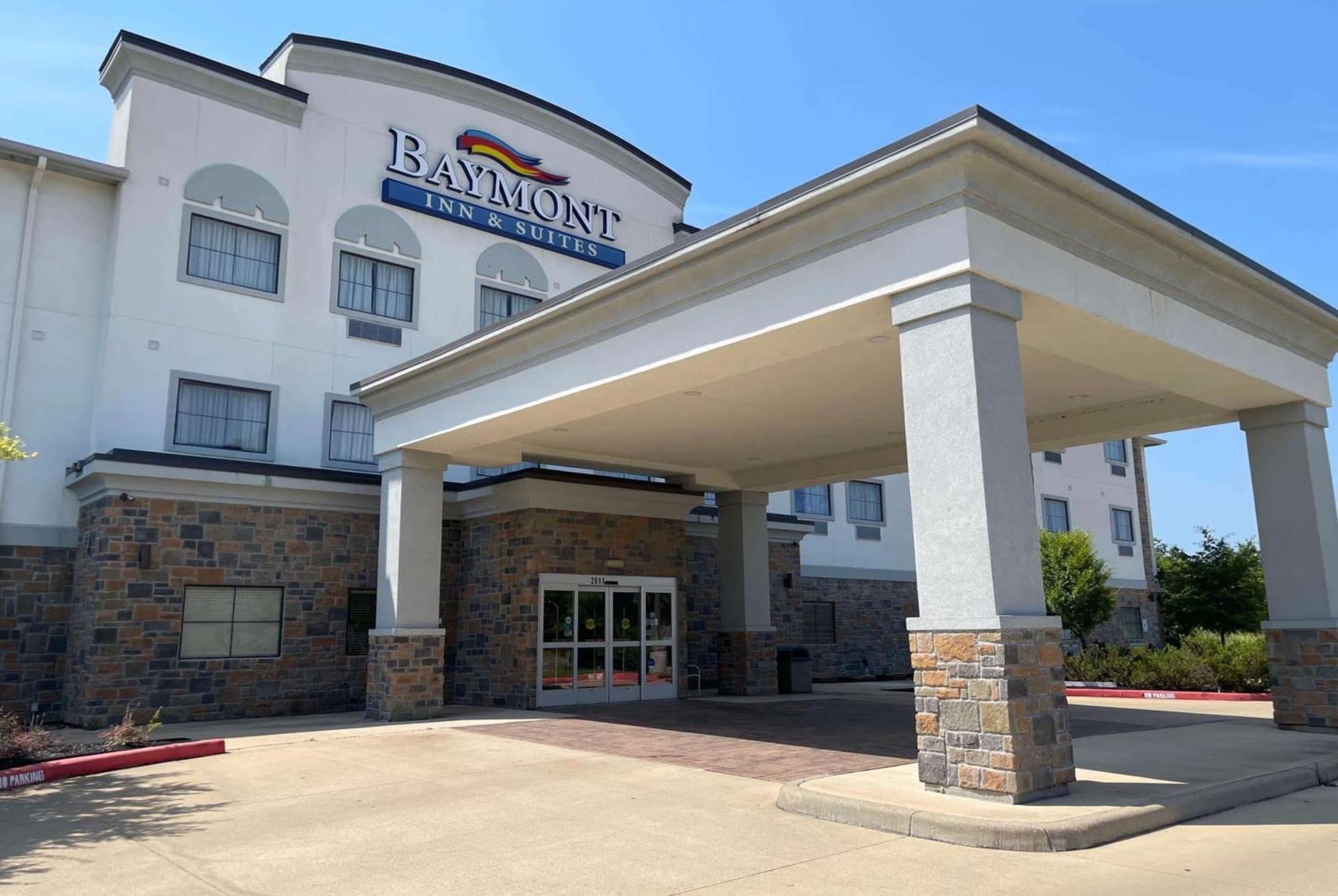 Baymont By Wyndham College Station Hotel Екстериор снимка